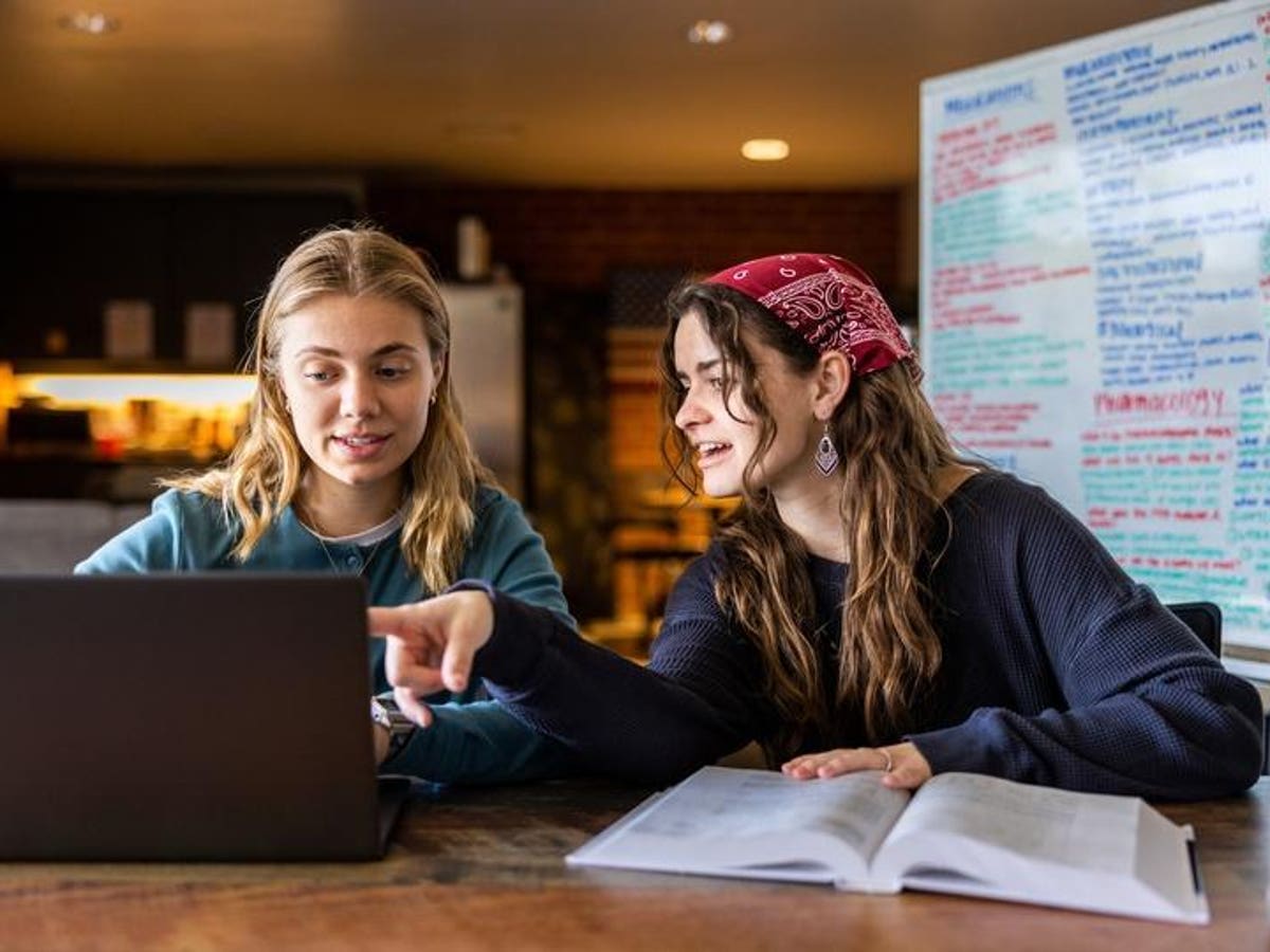 Prestigious Symposium On AI Lawyering Reveals Keen Insights Including The Ardent Debate On Whether To Use Generative AI In Law School Education